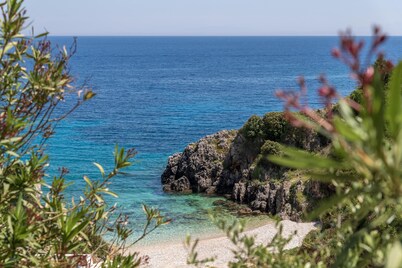 Mikro Nisi Studios & Apartments