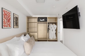 Three Bedroom Apartment | Pillowtop beds, free WiFi, bed sheets
