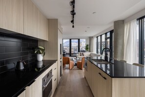 Full-size fridge, microwave, oven, stovetop