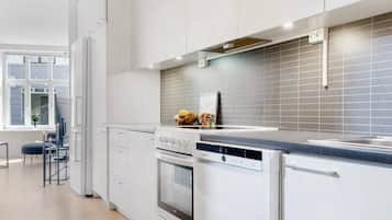 KylskÄp, mikrovÄgsugn, ugn och spishÀll