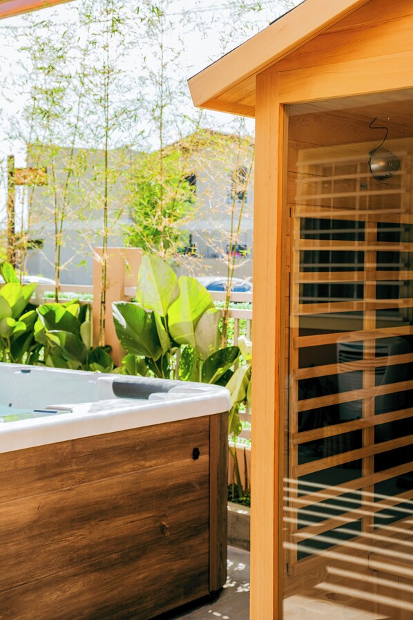 Bain à remous extérieur