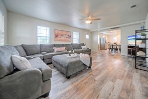 智能电视、壁炉、办公室