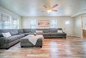 智能电视、壁炉、办公室