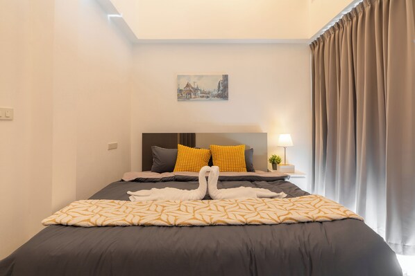 3 habitaciones, tabla de planchar con plancha, wifi y ropa de cama