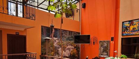 Smart TV 24 pulgadas con canales de televisión digitales