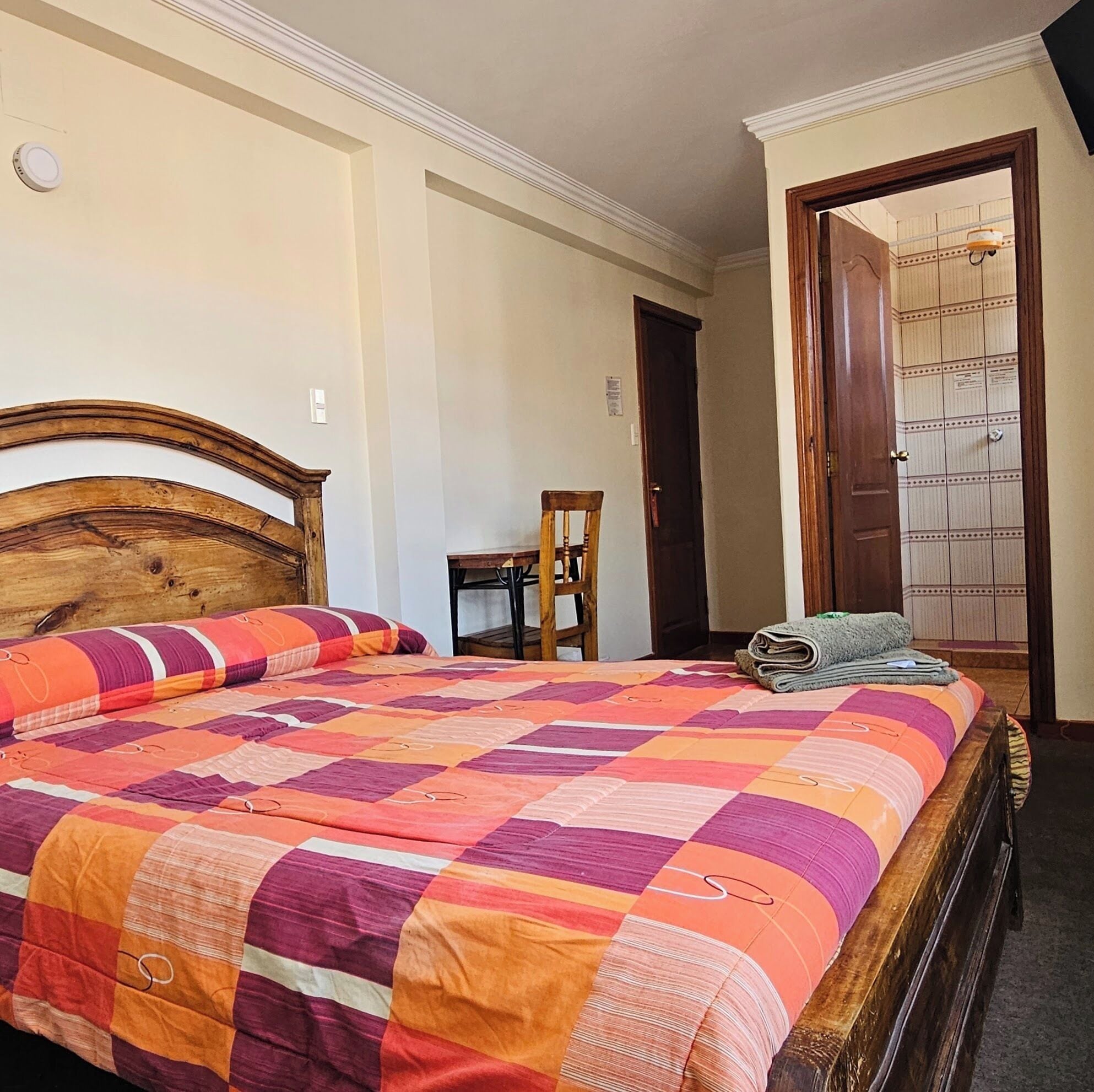 Classic Double Room (Baño Privado) | Free WiFi, bed sheets