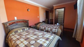 Classic Double or Twin Room (Baño Privado) | Free WiFi, bed sheets - Bolivian Heights Hostel (La Paz)
