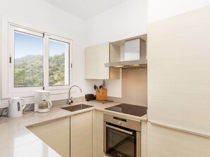 Fridge, microwave, dishwasher, toaster