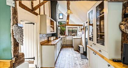 Hunts Cottage - Pet Friendly - From 200 Per Night