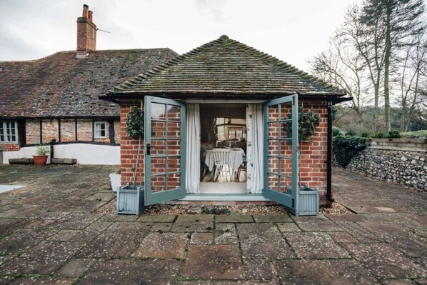 House | 3 bedrooms - Hunts Cottage - Pet Friendly - From 200 Per Night (Henley-on-Thames)