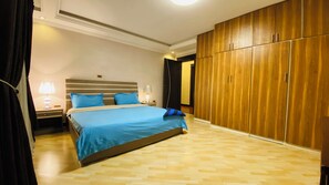 4 dormitorios, tabla de planchar con plancha, wifi y ropa de cama