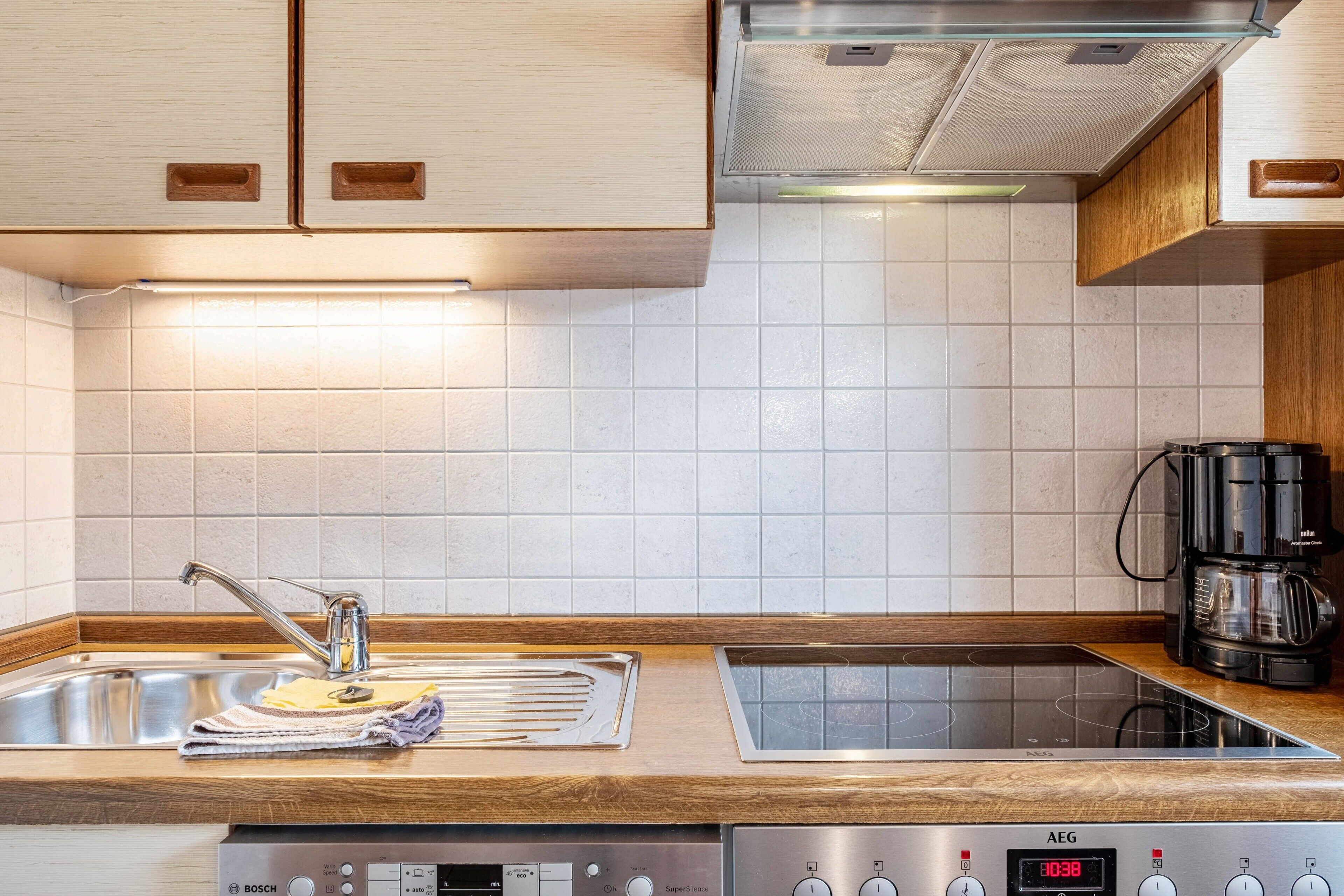 Réfrigérateur, four, plaque de cuisson, lave-vaisselle