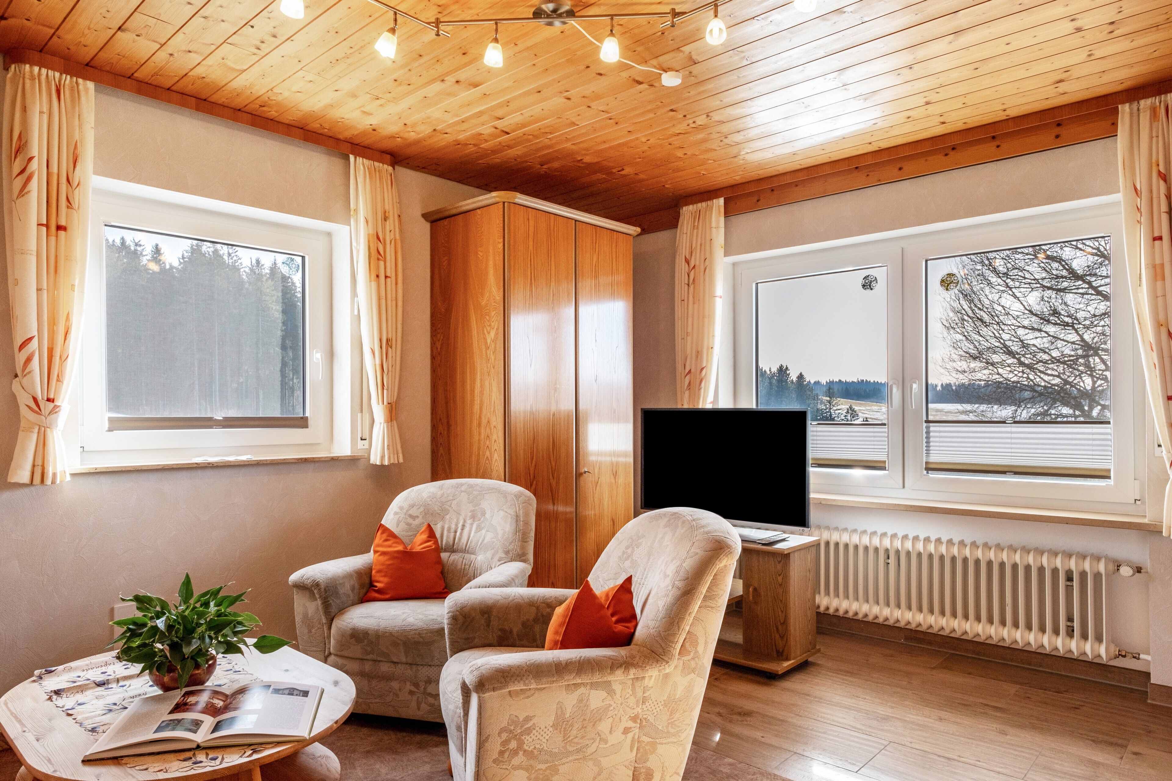 Fernseher, Tischtennisplatte, Stereoanlage