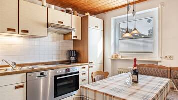 Kühlschrank, Ofen, Herdplatte, Geschirrspüler