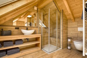 Dusche, Haartrockner, Handtücher