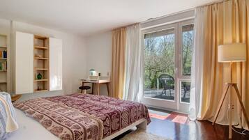 1 slaapkamer, een strijkplank/strijkijzer, gratis wifi, beddengoed