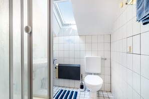 Een douche, handdoeken