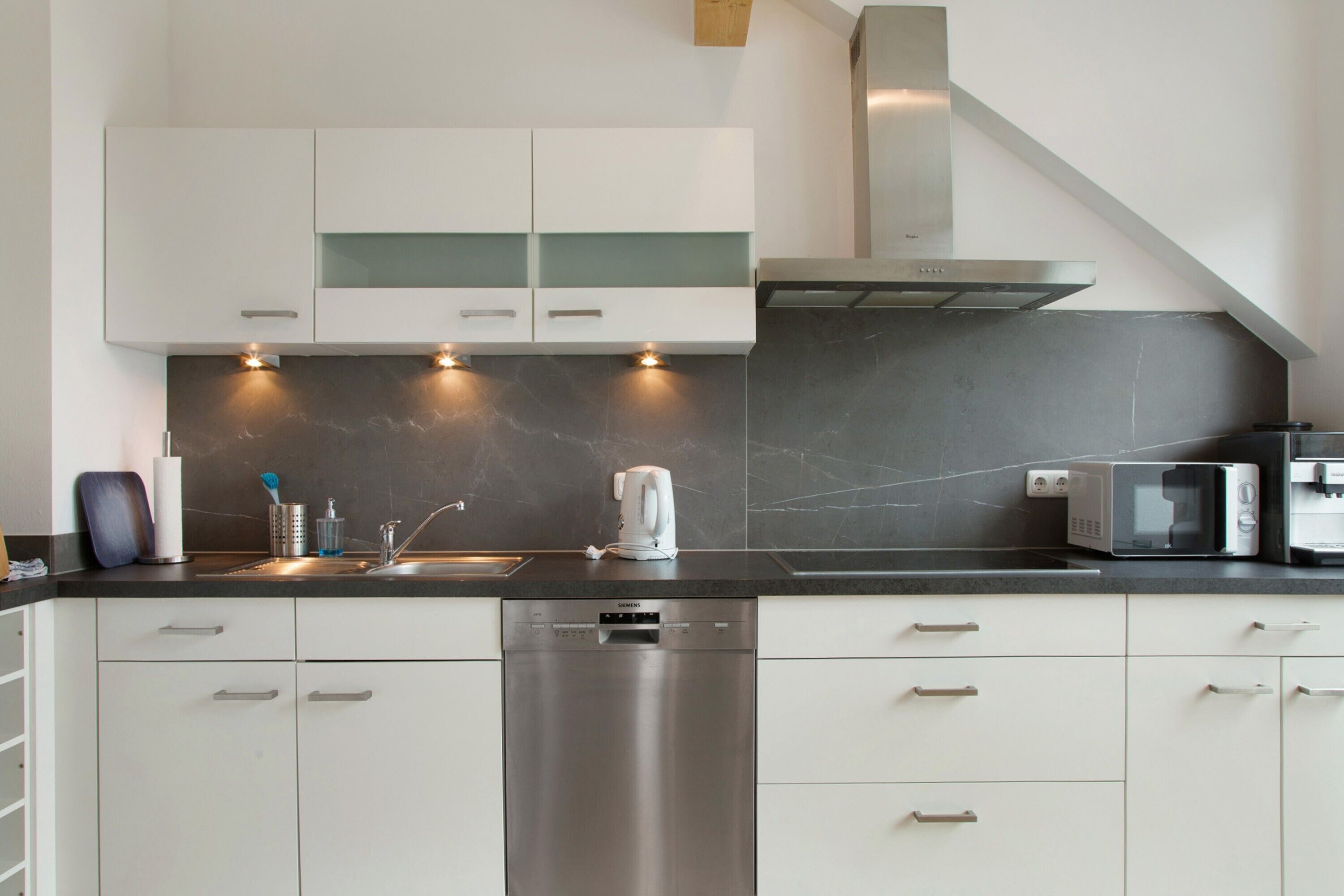 冰箱、微波炉、烤箱、炉灶