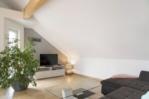 TV - Apartment 'Christine' with Balcony and Wi-Fi (Eitting)