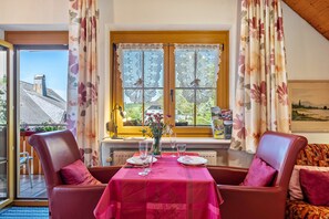Dining - Holiday Apartment 'Feldberg' with Mountain View, Shared Terrace and Wi-Fi (Lenzkirch)