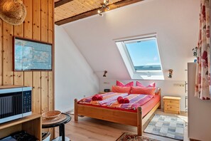 1 bedroom, iron/ironing board, free WiFi, bed sheets - Holiday Apartment 'Feldberg' with Mountain View, Shared Terrace and Wi-Fi (Lenzkirch)