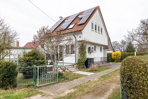 Exterior - Holiday Home 'Haus Salzhaff An Der Ostsee' with Private Terrace and Private Garden (Am Salzhaff-Teßmannsdorf)