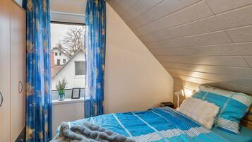 2 bedrooms, iron/ironing board, free WiFi, bed sheets