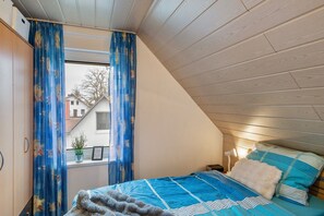 2 bedrooms, iron/ironing board, free WiFi, bed sheets - Holiday Home 'Haus Salzhaff An Der Ostsee' with Private Terrace and Private Garden (Am Salzhaff-Teßmannsdorf)