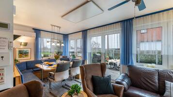 Fernseher, Kamin, DVD-Player, Tischtennisplatte