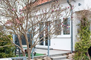 Property grounds - Holiday Home 'Haus Salzhaff An Der Ostsee' with Private Terrace and Private Garden (Am Salzhaff-Teßmannsdorf)