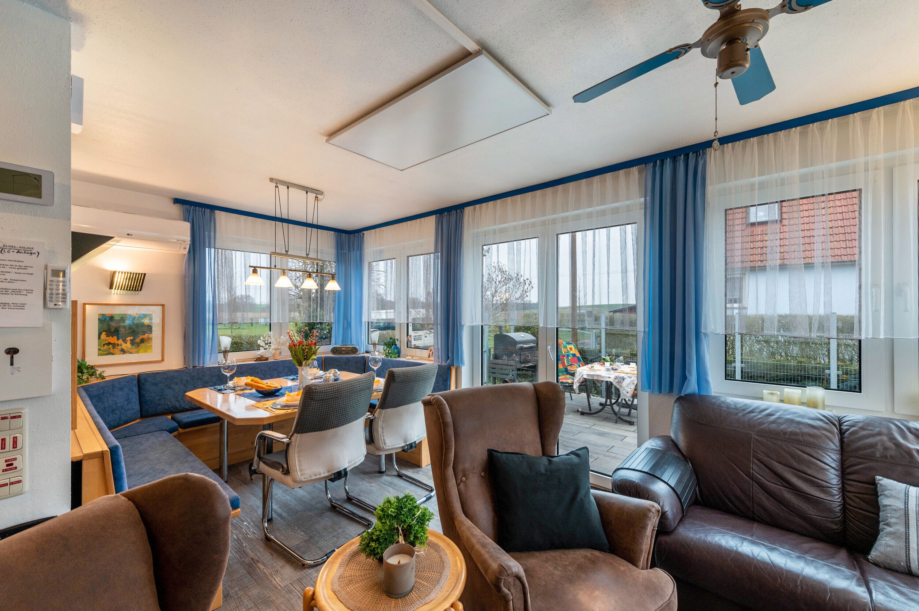 Télévision, cheminée, lecteur de DVD, table de tennis de table