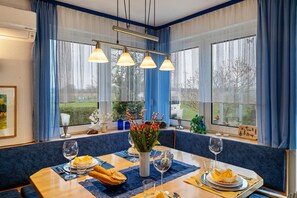 Dining - Holiday Home 'Haus Salzhaff An Der Ostsee' with Private Terrace and Private Garden (Am Salzhaff-Teßmannsdorf)