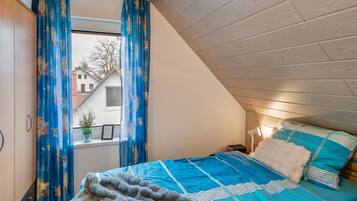 2 bedrooms, iron/ironing board, free WiFi, bed sheets