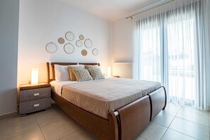 4 bedrooms, iron/ironing board, free WiFi, bed sheets