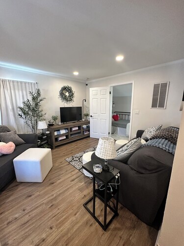 Charming 3-bedroom house with WiFi and AC in cool Capitol Heights