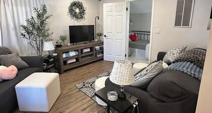 Charming 3-bedroom house with WiFi and AC in cool Capitol Heights