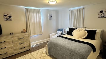 3 bedrooms, iron/ironing board, WiFi, bed sheets