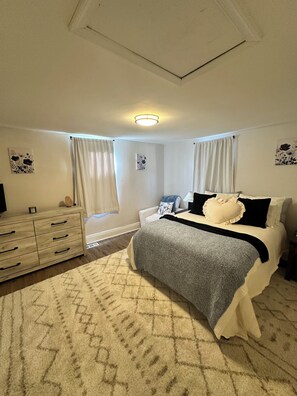 3 habitaciones, tabla de planchar con plancha, wifi y ropa de cama