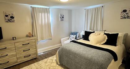 Charming 3-bedroom house with WiFi and AC in cool Capitol Heights