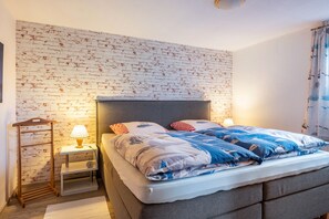 1 bedroom, free WiFi, bed sheets