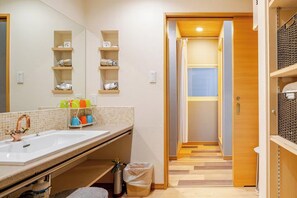 Comfort Room, Non Smoking | Bathroom