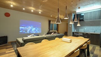 Comfort Room, Non Smoking | In-room dining