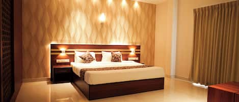 In-room safe, desk, laptop workspace, iron/ironing board