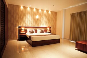 In-room safe, desk, laptop workspace, iron/ironing board