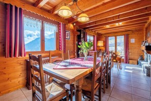 Dining - Quiet chalet with mountain views! Ideal for families. (Serraval)