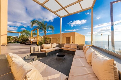 Seaside Retreat Green Coast