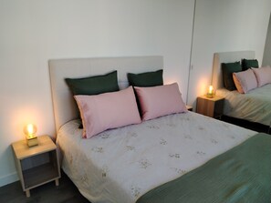 2 habitaciones, escritorio, tabla de planchar con plancha y wifi 