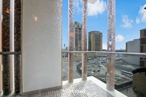 2 bedrooms - Manzil - Stylish 2BR nr Metro Station Al Jaddaf (Dubai)