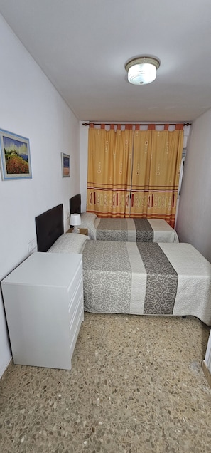 2 bedrooms, iron/ironing board, bed sheets