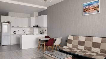 Apartamento superluxo, sacada, vista para a cidade | Cozinha privada | Chaleira elétrica